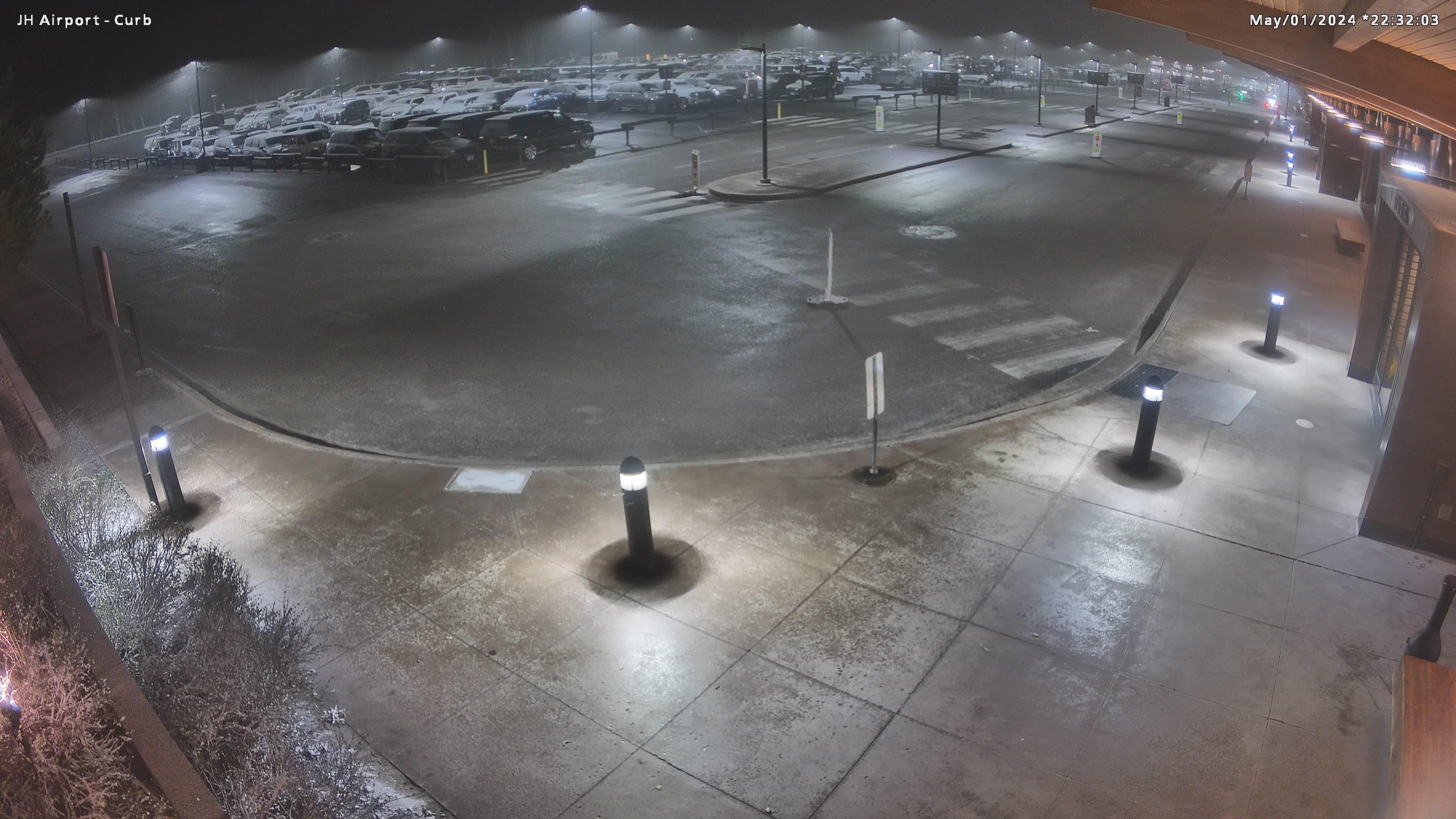 Jackson Hole Airport Webcam - Curb Pickup Area