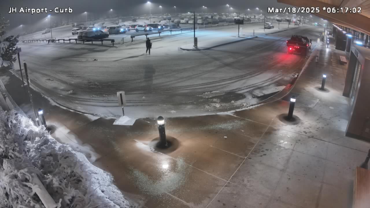 Webcam del aeropuerto de Jackson Hole - Zona de recogida en la acera